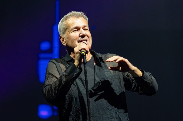 Imagine Stire Cine este tânăra brunetă alături de care a fost surprins Dan Bittman. Artistul a făcut primele declarații. „Este foarte, foarte frumoasă” | 2review.ro