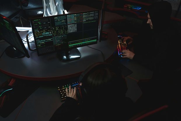 De ce asigurările pentru atacuri cibernetice devin esențiale în era digitală