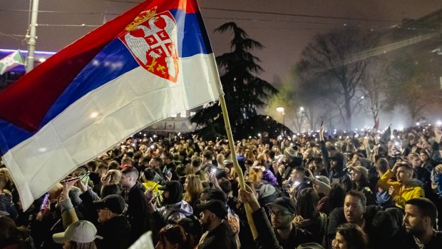 Român la protestul uriaș din Belgrad: „Asta e lupta noastră alături de poporul majoritar!”