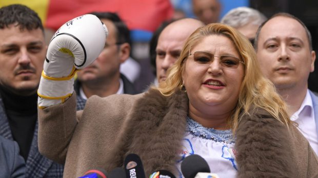 Diana Şoşoacă spune că i-a scris lui Donald Trump să nu recunoască alegerile prezidenţiale, după ce a fost respinsă de BEC