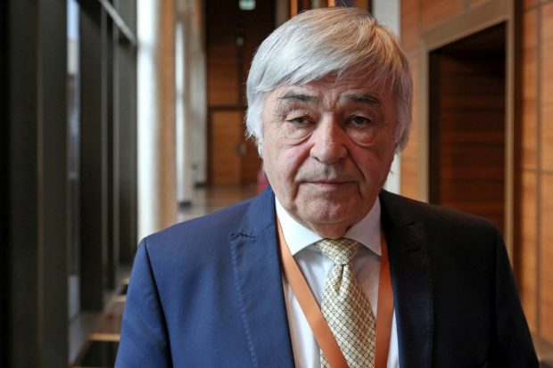 Unul dintre cei mai mari fermieri din România cere stoparea importurilor de lapte din Ungaria: „Dacă vine febra aftoasă, nu o mai oprim”