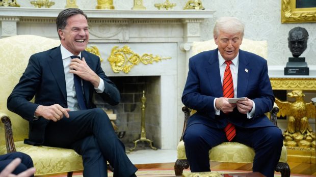 Donald Trump a lăsat de înțeles că nu l-a vrut pe Klaus Iohannis la șefia NATO. Ce i-a spus președintele SUA lui Mark Rutte