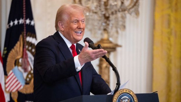 Donald Trump anunță că „nu-i pasă deloc” dacă se scumpesc autovehiculele în Statele Unite: „Sper că vor crește prețurile”