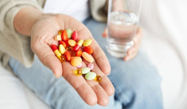 Beneficiile și efectele adverse ale multivitaminelor. Un medic a dezvăluit tot ce trebuie să știi despre cele mai populare suplimente alimentare