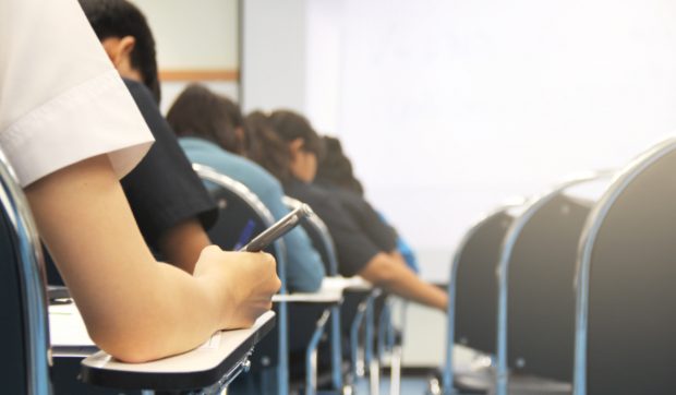 Simulare BAC Istorie 2025. Elevii de clasa a XII-a de la uman dau astăzi proba obligatorie