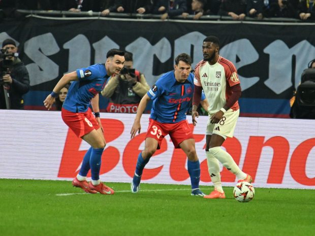 Cine transmite meciul Lyon – FCSB la TV în România. Partida din Europa League se vede pe două posturi