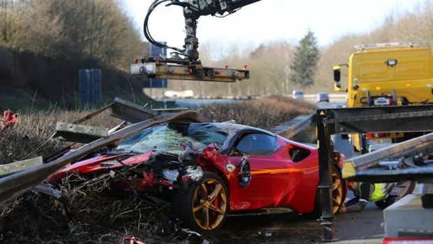 Un Ferrari de 440.000 de euro a fost distrus de șoferul care voia să-l cumpere și l-a împrumutat pentru un drive test