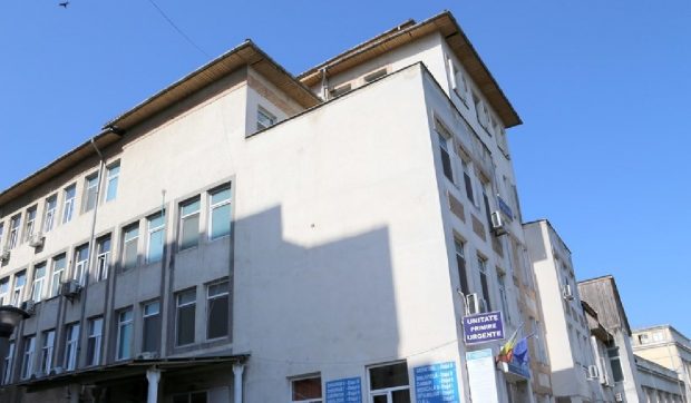 Un militar din Târgu Jiu a fost găsit împușcat în cap în interiorul garnizoanei și transportat de urgență la spital