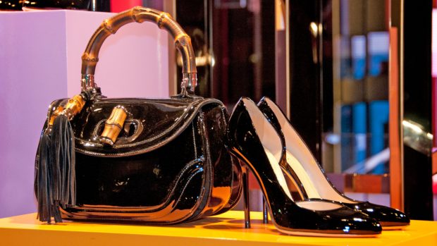 Geantă de 3.500 de euro furată din vitrina unei galerii din Sectorul 1 din București. Polițiștii au găsit-o la vânzare, într-un amanet din Sectorul 2