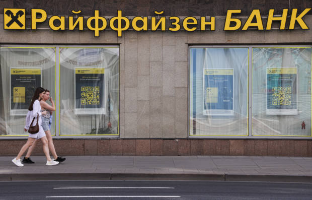Raiffeisen Bank a trimis în Rusia 10 miliarde de dolari înainte de startul invaziei în Ucraina