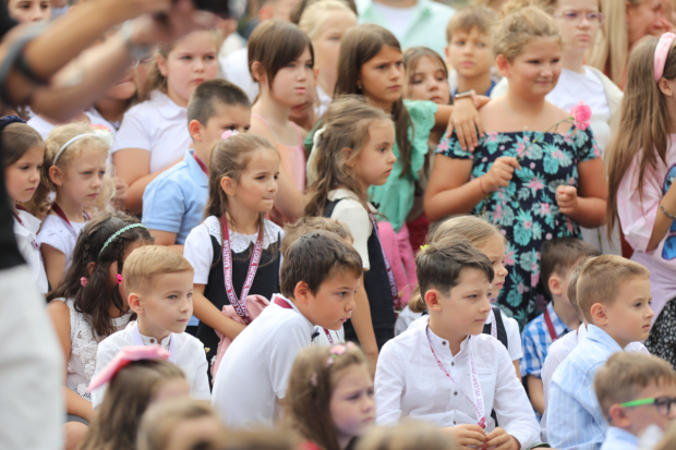 Numărul mamelor cu vârsta între 35 și 39 de ani a crescut cu 174% față de 1990. România, în pragul unui dezastru demografic