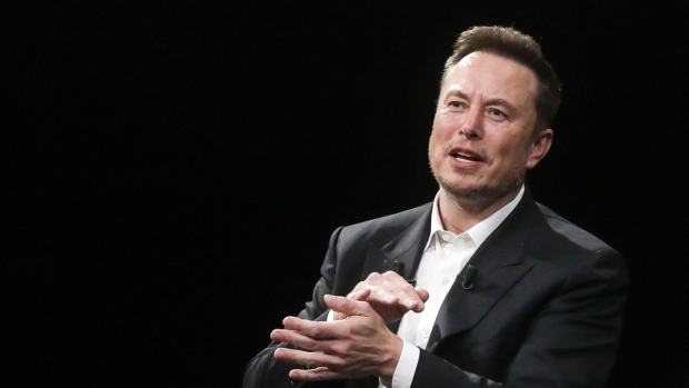 „Luna de miere” a lui Elon Musk a ajuns la final: apropiații lui Donald Trump se pregătesc să pună mâna pe DOGE