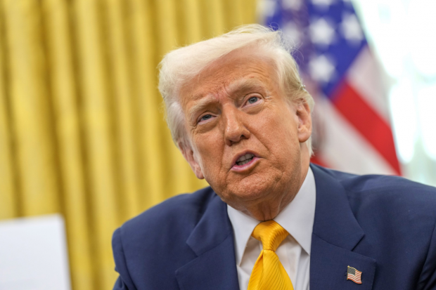 Donald Trump cere destituirea unui judecător și este mustrat public de preşedintele Curţii Supreme de Justiţie a SUA, conservatorul John Roberts