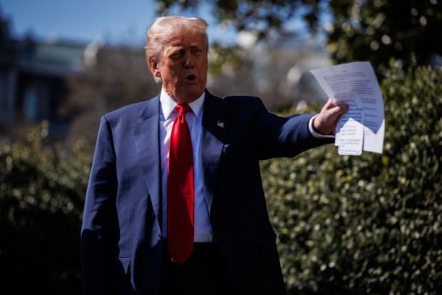 Războiul comercial al lui Donald Trump se extinde la nivel global, din cauza tarifelor de 25% la importurile de aluminiu și oțel
