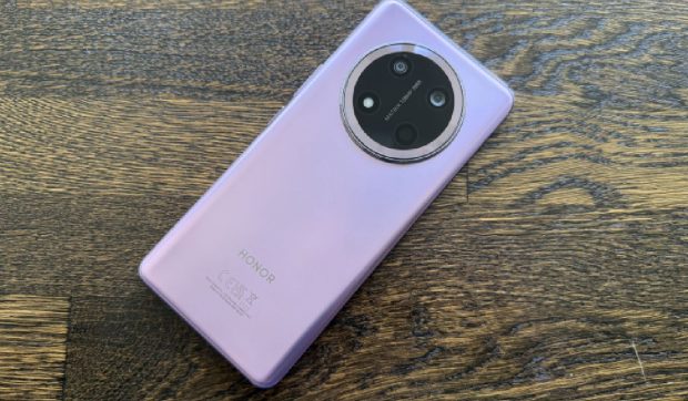 Honor urmează să anunțe un telefon ieftin cu o baterie uriașă. Ce detalii se cunosc până acum