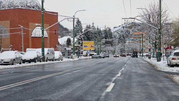 Iarna s-a întors la Brașov. Cum arată străzile după intervenția a zeci de utilaje de deszăpezire