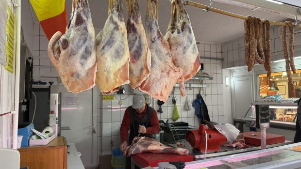 Cât costă un kilogram de carne de miel pentru Paște 2025? „Oricine își poate permite o pulpiță”