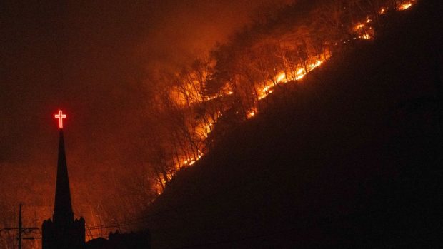 Un elicopter cu pompieri s-a prăbușit în timpul celor „cele mai grave incendii” din Coreea de Sud. Agenția pentru situații de urgență anunță cel mai înalt grad de alertă
