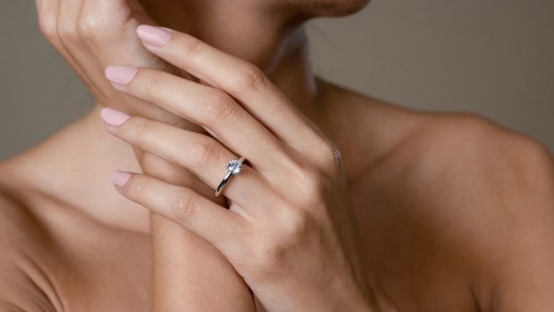 Inelele cu diamant – De ce tăietura influențează prețul mai mult decât mărimea?