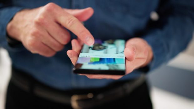 Avertismentul unui psiholog român: „Toată viața noastră se trăiește pe Facebook!”