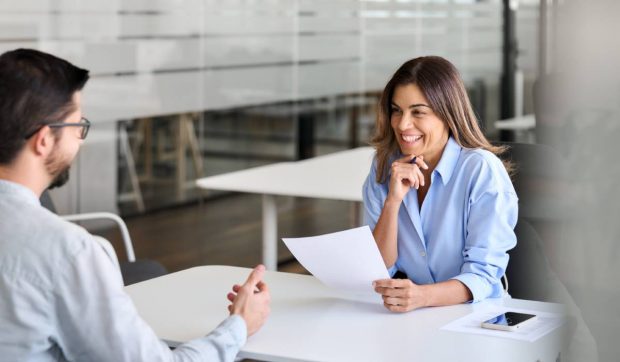 Care sunt domeniile în care te poți angaja dacă nu ai mai lucrat niciodată și ce salarii oferă