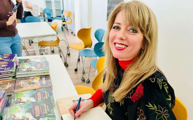Scriitoarea Ioana Nicolaie: „Suntem pe ultimul loc la consumul de carte în Europa, fiindcă nu ne creștem bine copiii” | Interviu