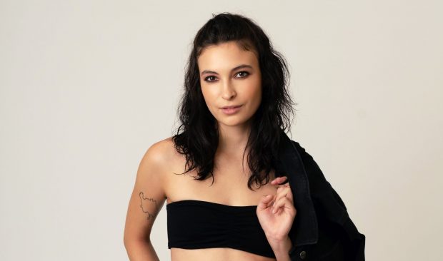 Imagine Stire Cum a ajuns Irina Artenii să joace în „Tătuțu”. Dezvăluiri din spatele camerelor de filmat: „M-a propus regizorilor” | EXCLUSIV | 2review.ro
