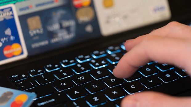 Bătuți, șantajați, puși să meargă în patru labe și să vândă pământ virtual. Cum s-a terminat coșmarul unor IT-iști din Cluj
