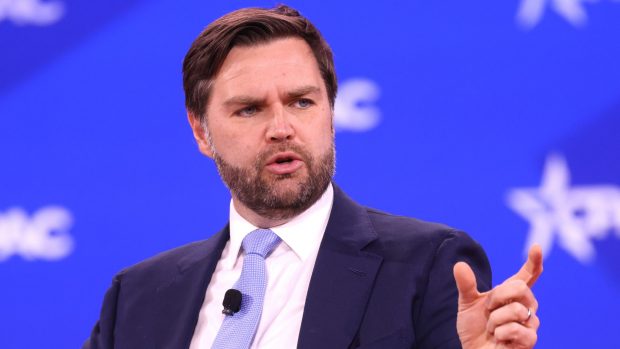 „Mișcarea de putere” făcută de J.D. Vance care îl favorizează pentru a fi următorul candidat republican la președinția SUA