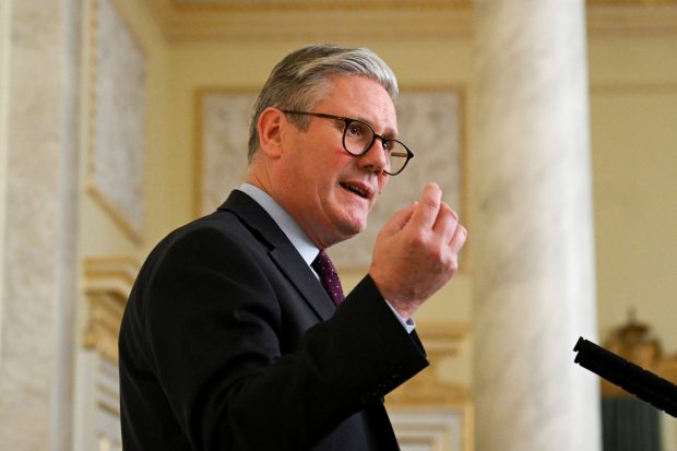 Criză politică în Marea Britanie: Keir Starmer, contestat de propriul partid. I se cere demisia după eșecul electoral