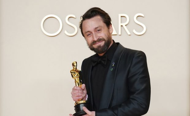 Kieran Culkin a câștigat Oscarul pentru cel mai bun actor în rol secundar. Debutul l-a avut la șapte ani în „Home Alone”, unde a jucat cu fratele său mai mare, Macaulay Culkin