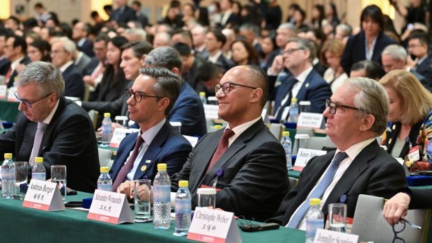 China curtează giganții economici ai Occidentului, invocând instabilitatea generată de Trump: „Noi susținem comerțul mondial liber”