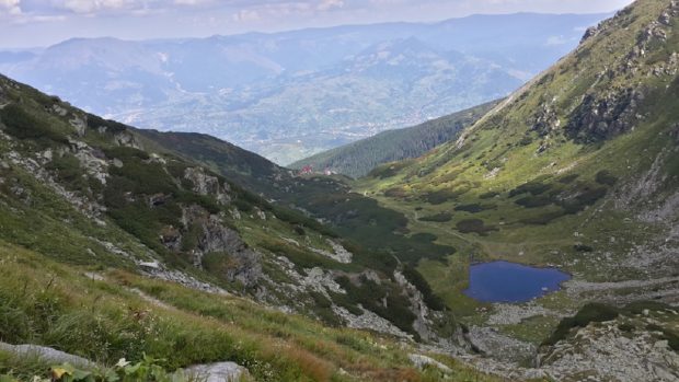 Lacul Iezer din Munţii Rodnei – cum ajungi la el și ce poți face în zonă