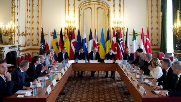 Cine sunt liderii mondiali cel mai bine plătiți. Surpriza de pe locul 1