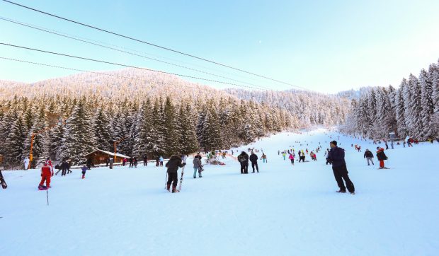 Sezonul de schi în Poiana Brașov se încheie pe 30 martie. Tarife reduse pentru ultimele zile pe pârtie
