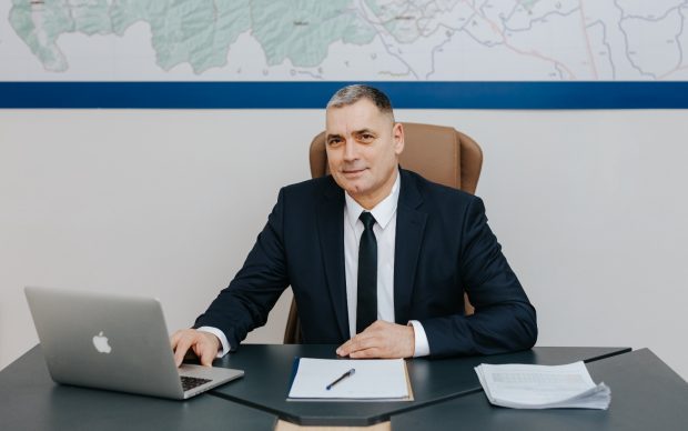 Un primar a stat patru luni după gratii pentru o „suspiciune rezonabilă”. Detectiv în propria cauză