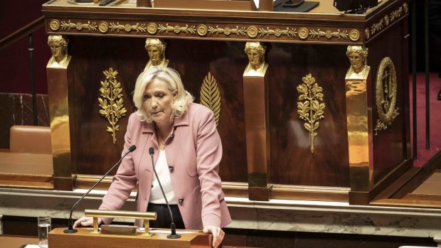 Kremlinul acuză Europa de „încălcarea normelor democratice” după ce Marine Le Pen a fost interzisă la alegerile prezidențiale din Franța