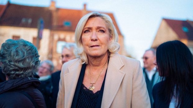 Marine Le Pen, condamnată la 4 ani de închisoare. Lidera extremei drepte din Franța nu mai poate candida la prezidențiale în 2027