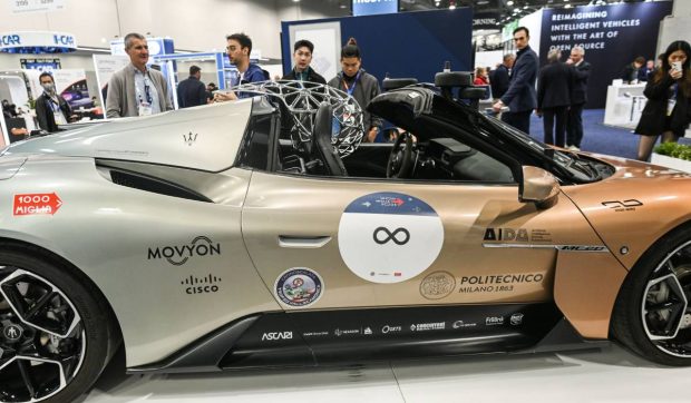 Maserati MC20 a stabilit un record de viteză, fără ca măcar să aibă un șofer la bord. Cât a prins modelul controlat de AI