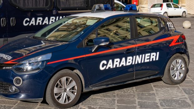 Schema simplă cu care două românce păcăleau pensionarii italieni, pentru a-i jefui: rușinați, aceștia nu voiau să spună adevărul în fața poliției