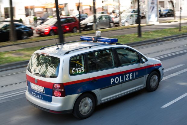 Poliția confiscă o mașină de un milion de dolari, în Viena: „Gonea cu 119 km/ h prin fața parlamentului”