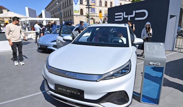 Producătorul auto chinez BYD intră pe piața din România, având ca țintă să devină numărul 1 la vânzări până în 2030