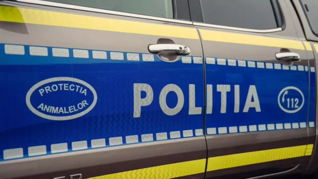 Polițiștii din Vaslui, în alertă după ce un șofer a sunat la 112 și a spus că a văzut un bărbat mort, plin de sânge, pe marginea unui drum