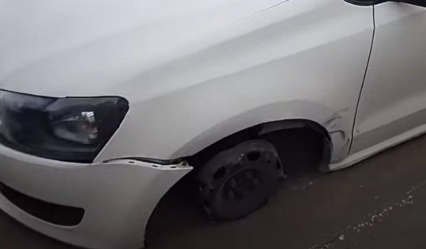 Un șofer din Cluj a fost prins în timp ce conducea o mașină fără cauciucuri. MAI: „Rectificăm mesajul”