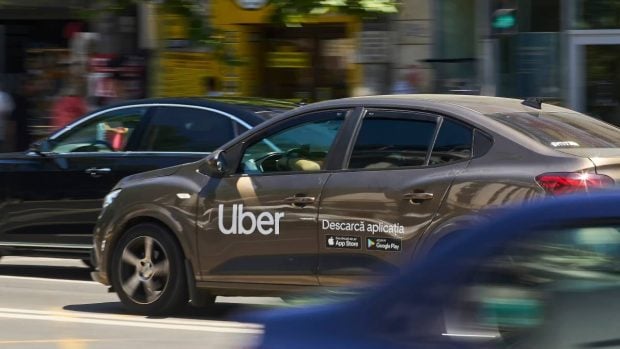 Interdicție propusă pentru mașinile în comodat în transportul alternativ prin Uber și Bolt