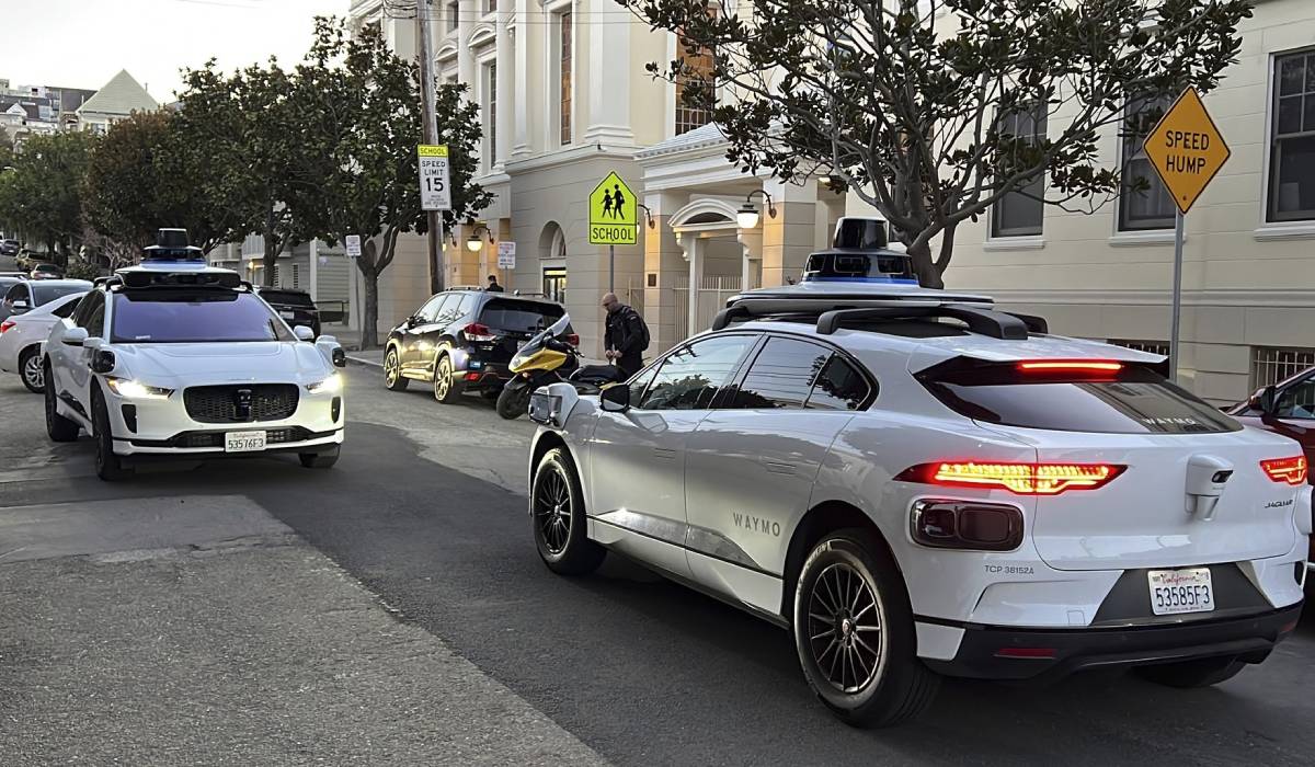 Mașinile autonome Waymo, amenzi record cu valori uriașe, în Los Angeles