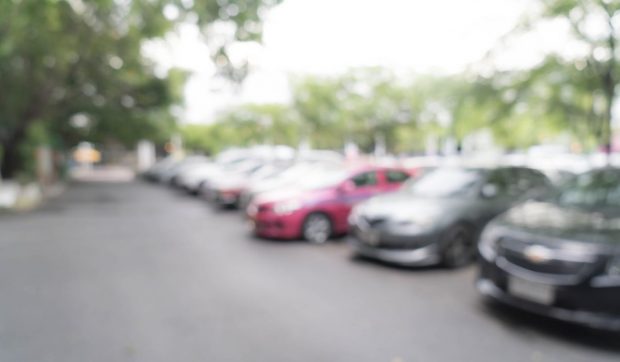 Primăria Iași a început o campanie de ridicare a mașinilor abandonate. Proprietarii au la dispoziție 15 zile să le ridice
