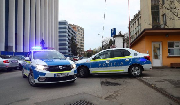 Un bărbat urmărit internațional, prins în Craiova. A încercat să fugă când a văzut polițiștii