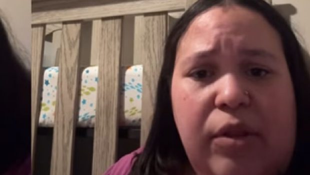 Echipajul United Airlines a cerut deconectarea aparatului care susținea viața unui bebeluș născut prematur, acuză mama copilului