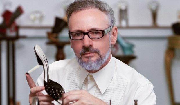 Imagine Stire Mihai Albu, emoții înainte de analize: „Sper să iasă bine”. Designerul de pantofi a avut cancer | 2review.ro